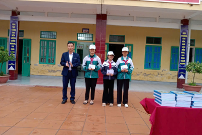 Chào Cờ Tuần 9 – Ngày 13/11/2025 – Tuyên Dương Học Sinh Đạt Điểm 10 Trong Tháng 10
